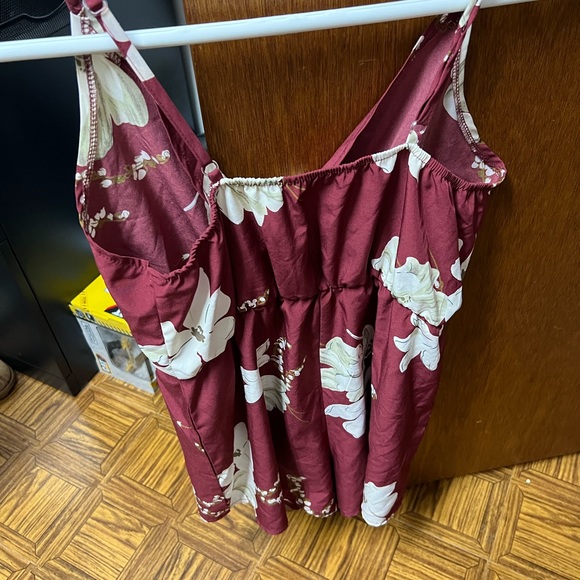 Floral burgundy romper - Picture 2 of 2